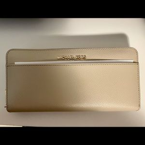 Michael Kors Jet Set Wallet